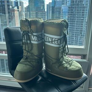 Moon Boots